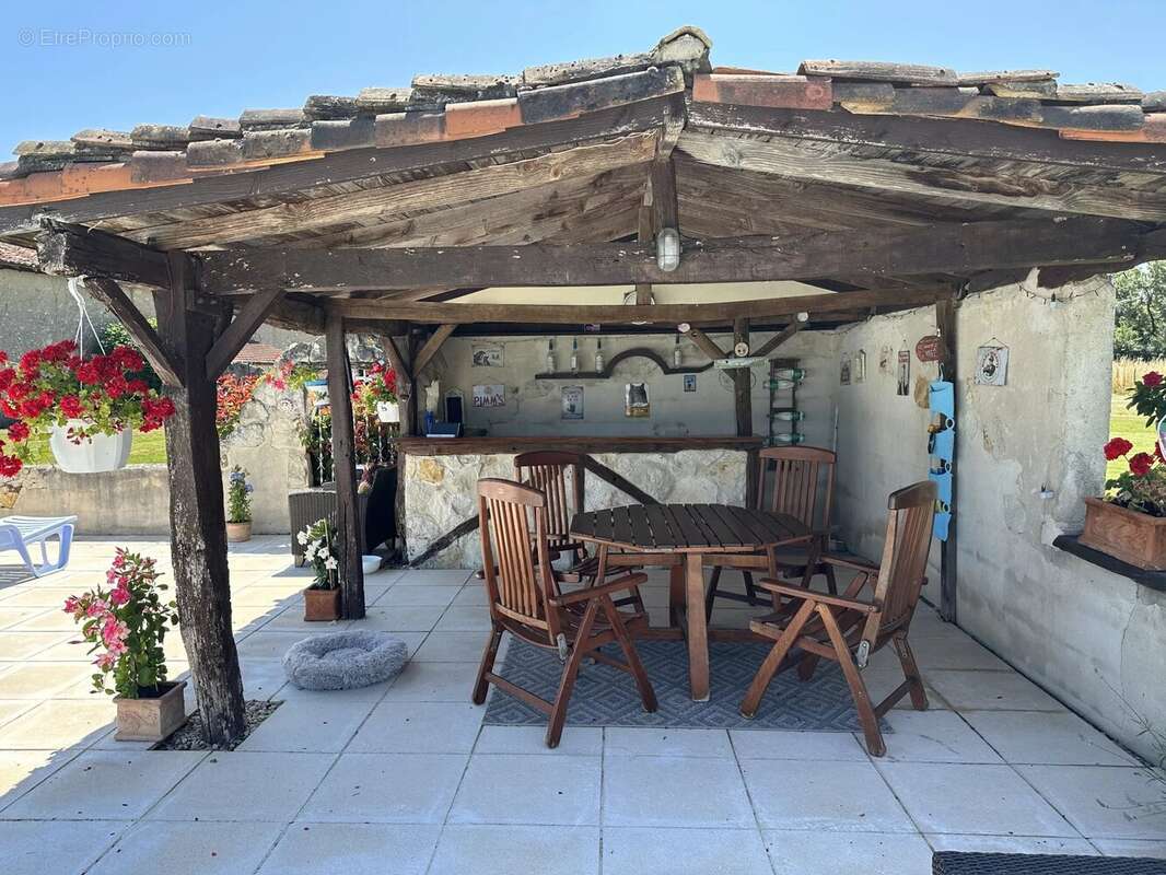 Charmante maison charentaise en pierre avec maison d'amis, piscine et plus de 1Ha de terrain - photo 16