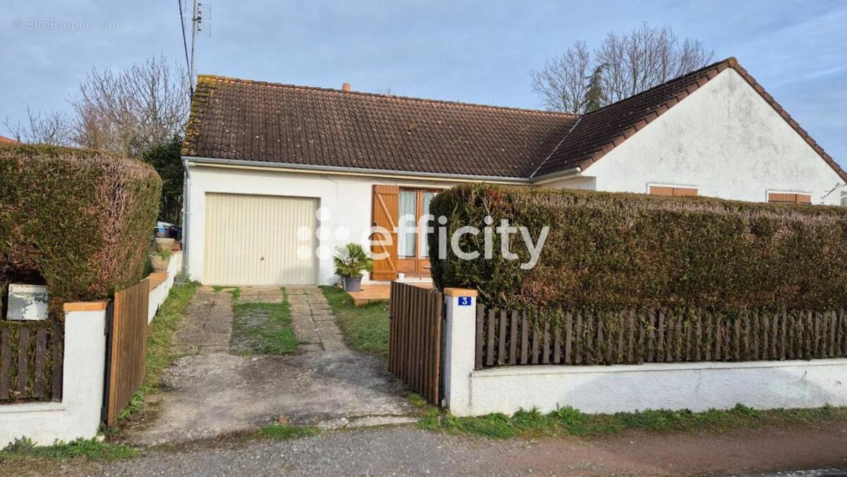 Maison à MEZIERES-EN-BRENNE