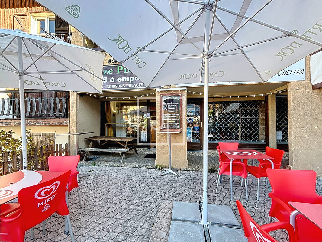 Commerce à ENCHASTRAYES