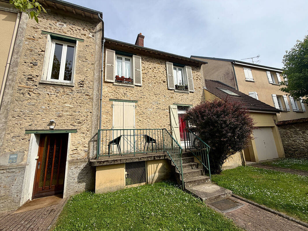 Appartement à LE PERRAY-EN-YVELINES