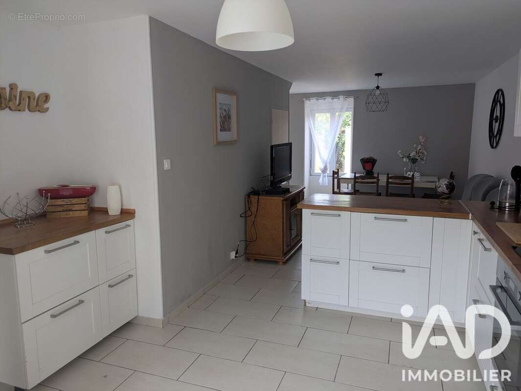 Maison 96 m² à Cusset  - photo 2
