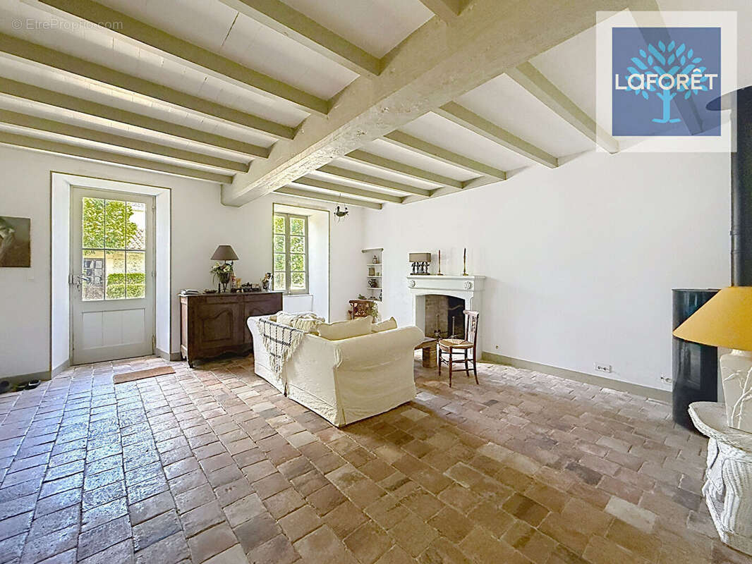 Superbe propriété de caractère avec dépendances et fort potentiel - photo 6