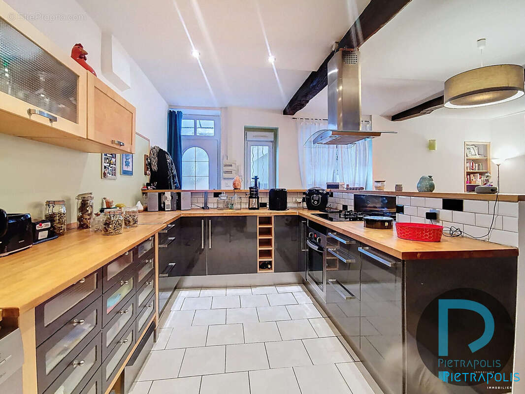 CUISINE EQUIPEE  - Appartement à MACON