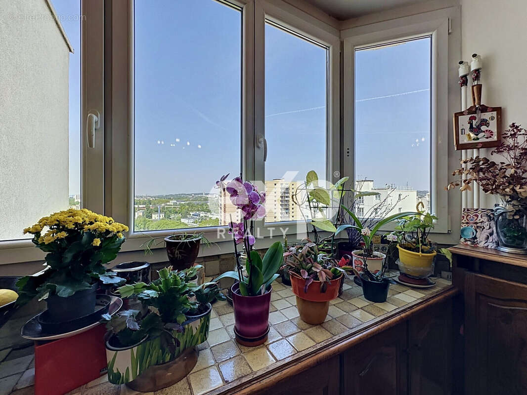 Appartement 100 m² à Saint-Denis  - photo 4