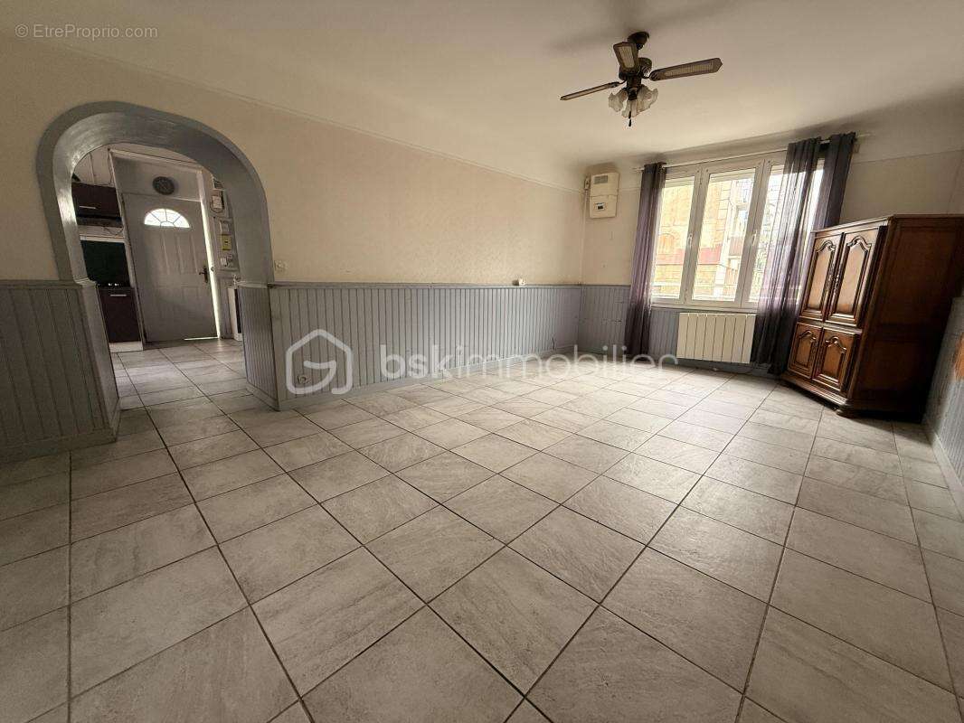 Maison à rénover avec jardin - Gare à pieds - Possibilité 3 chambres - photo 5