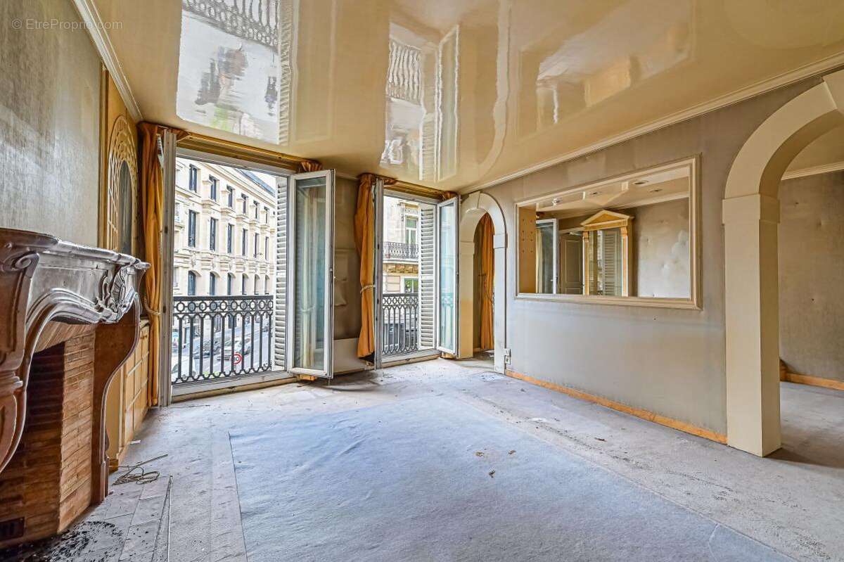 Appartement à PARIS-2E