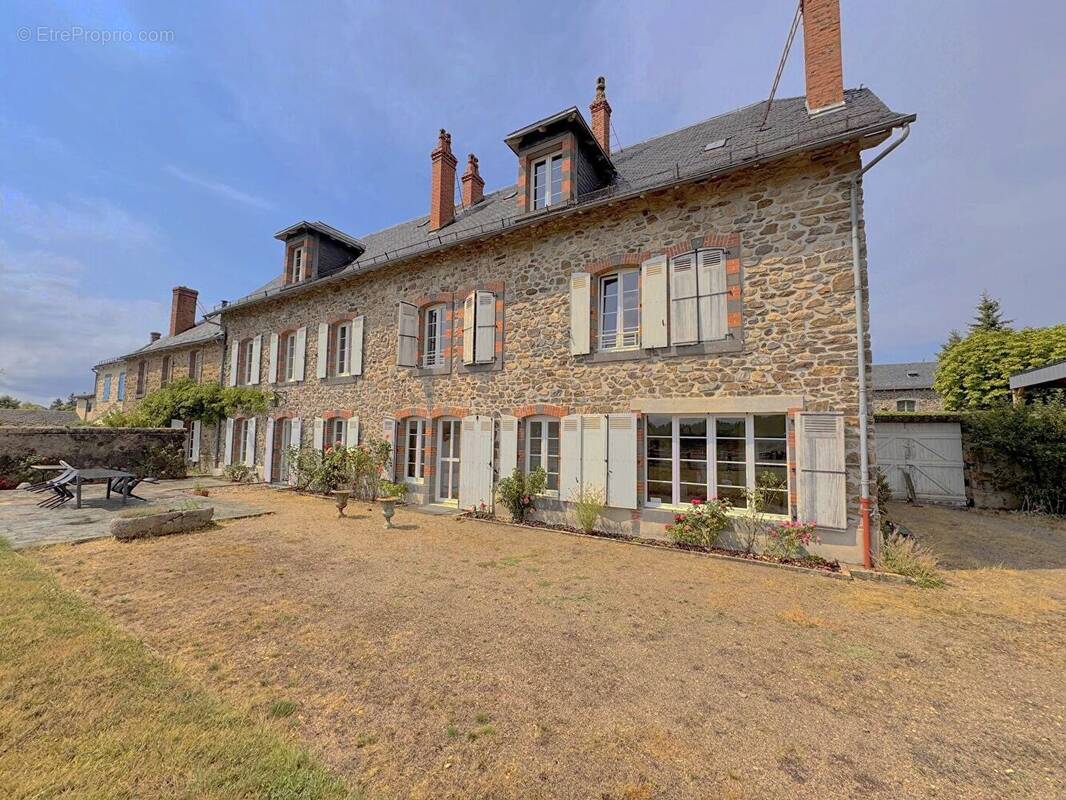 Maison à RUYNES-EN-MARGERIDE
