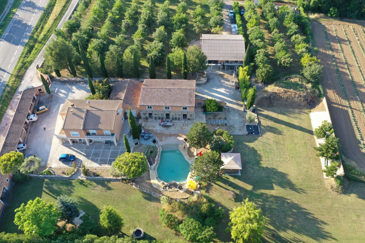 Maison à L'ISLE-SUR-LA-SORGUE