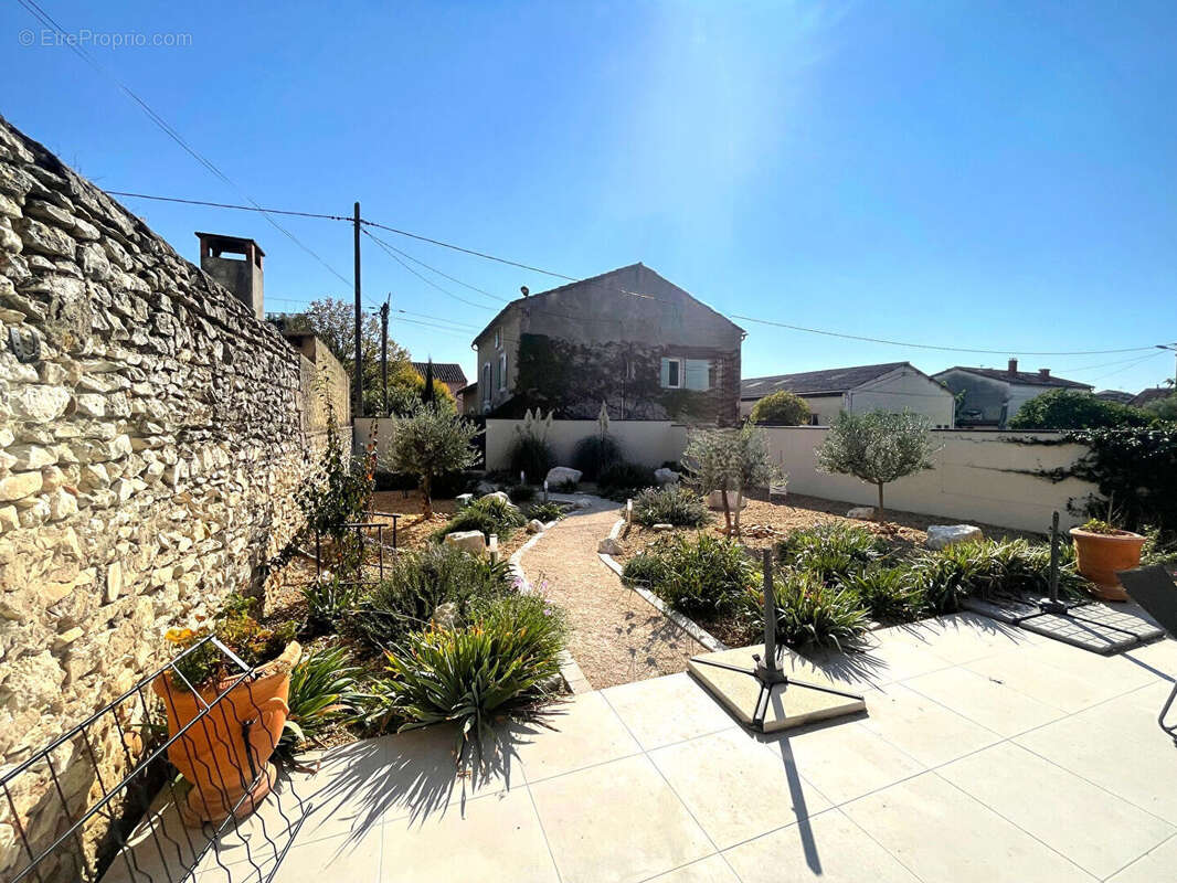 Maison à MORIERES-LES-AVIGNON