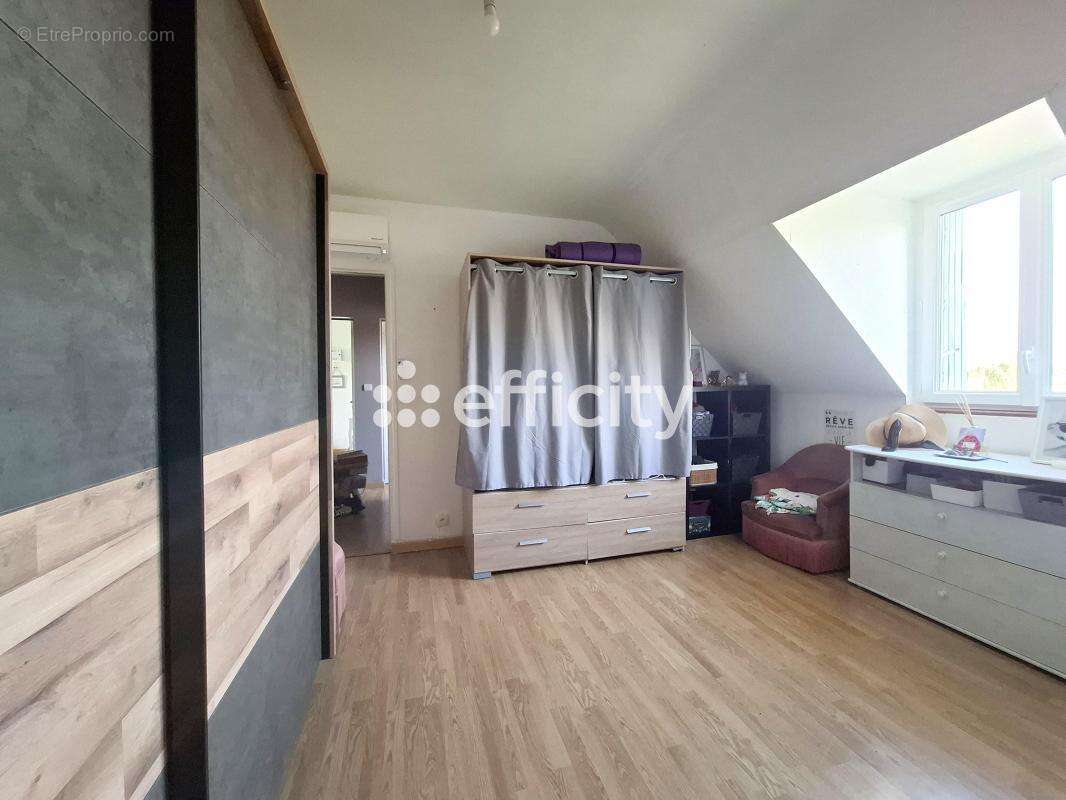 Maison à CONDE-SUR-HUISNE