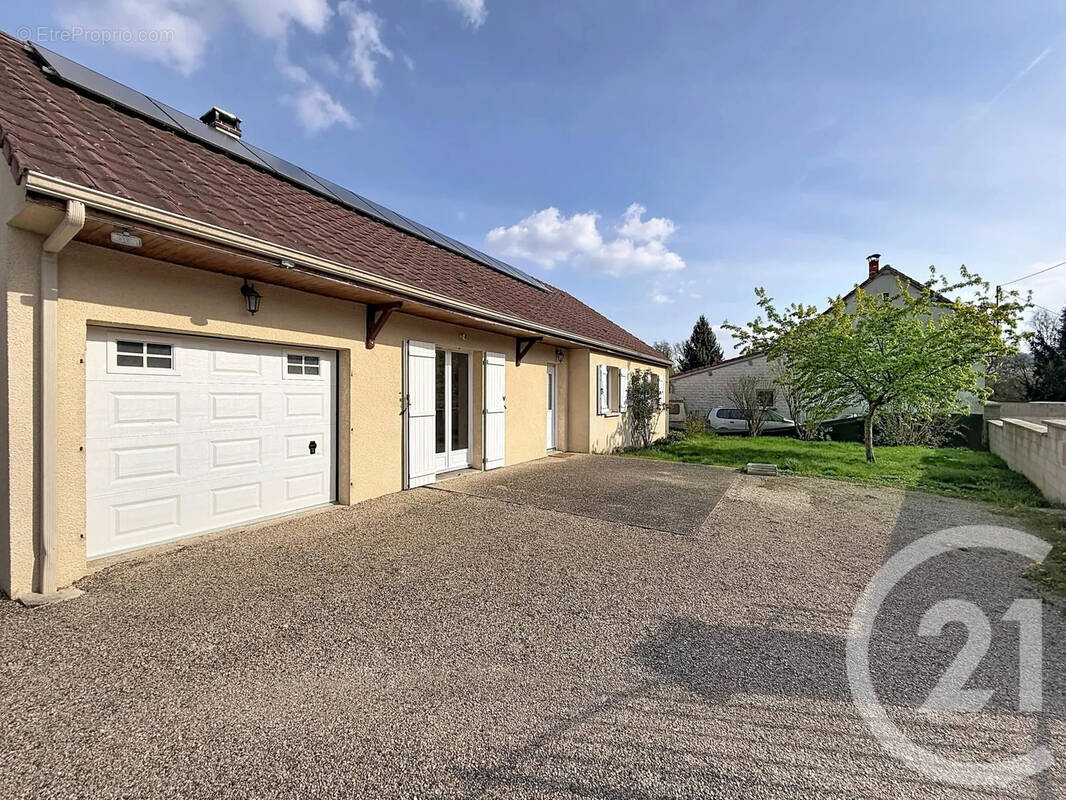 Maison à LA CHAPELLE-SUR-OREUSE