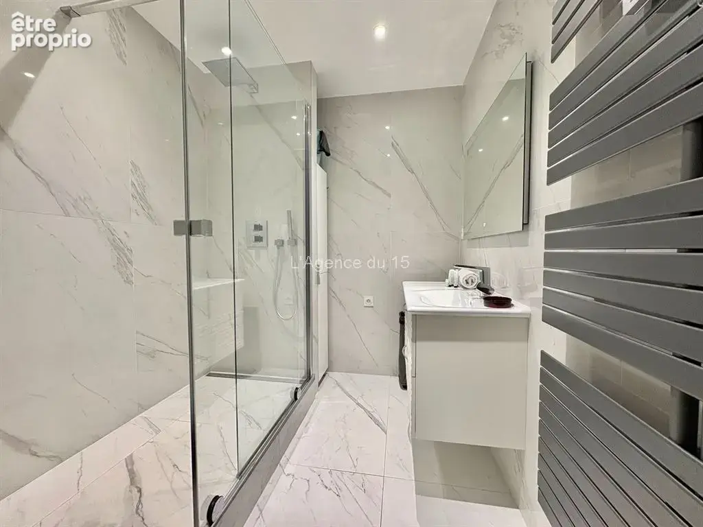 Village saint charles / bel appartement de 2 pieces / tres lumineux / parfait etat / cave / vue degagee / - photo 8