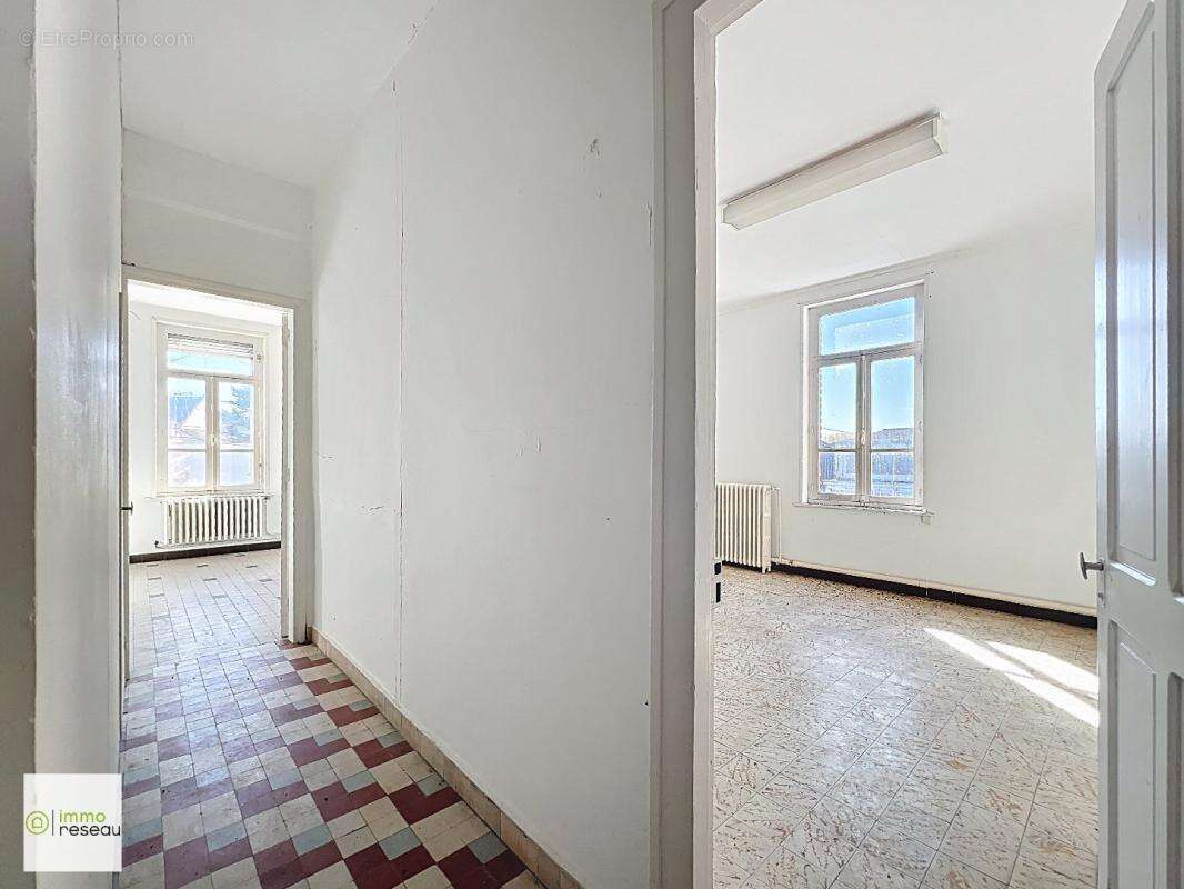 Commerce à ESCAUDOEUVRES