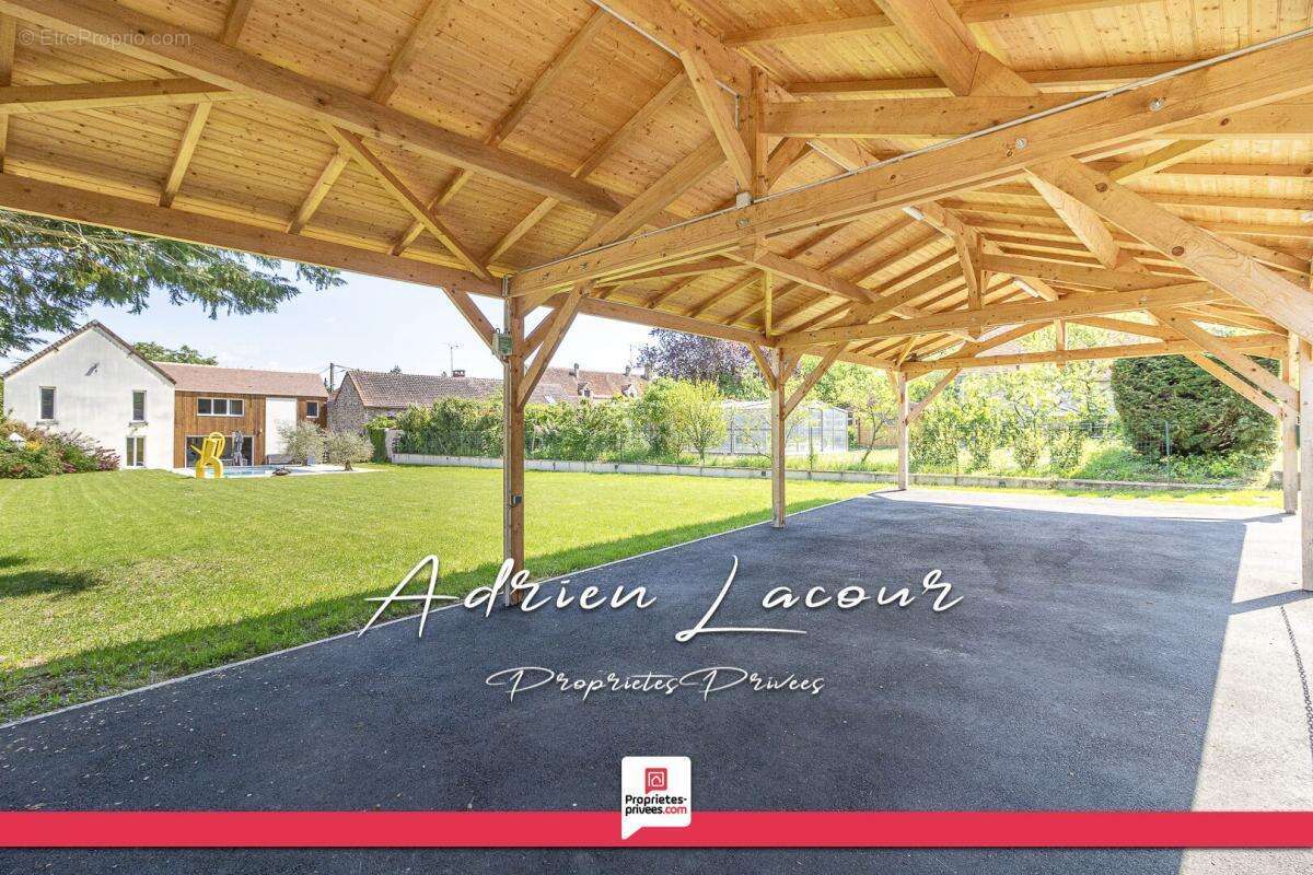 Maison à DUN-LE-POELIER