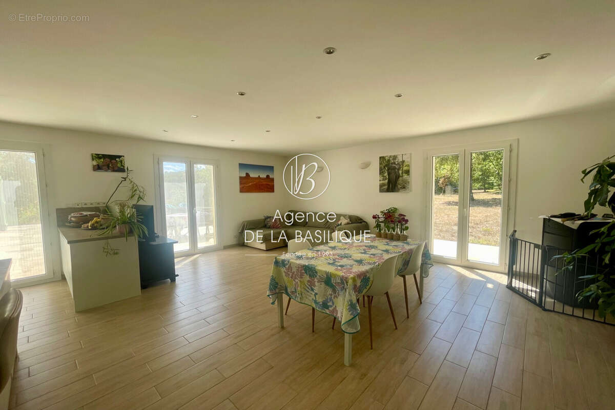 Maison à SAINT-MAXIMIN-LA-SAINTE-BAUME