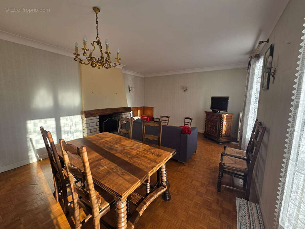 Maison à COULOUNIEIX-CHAMIERS