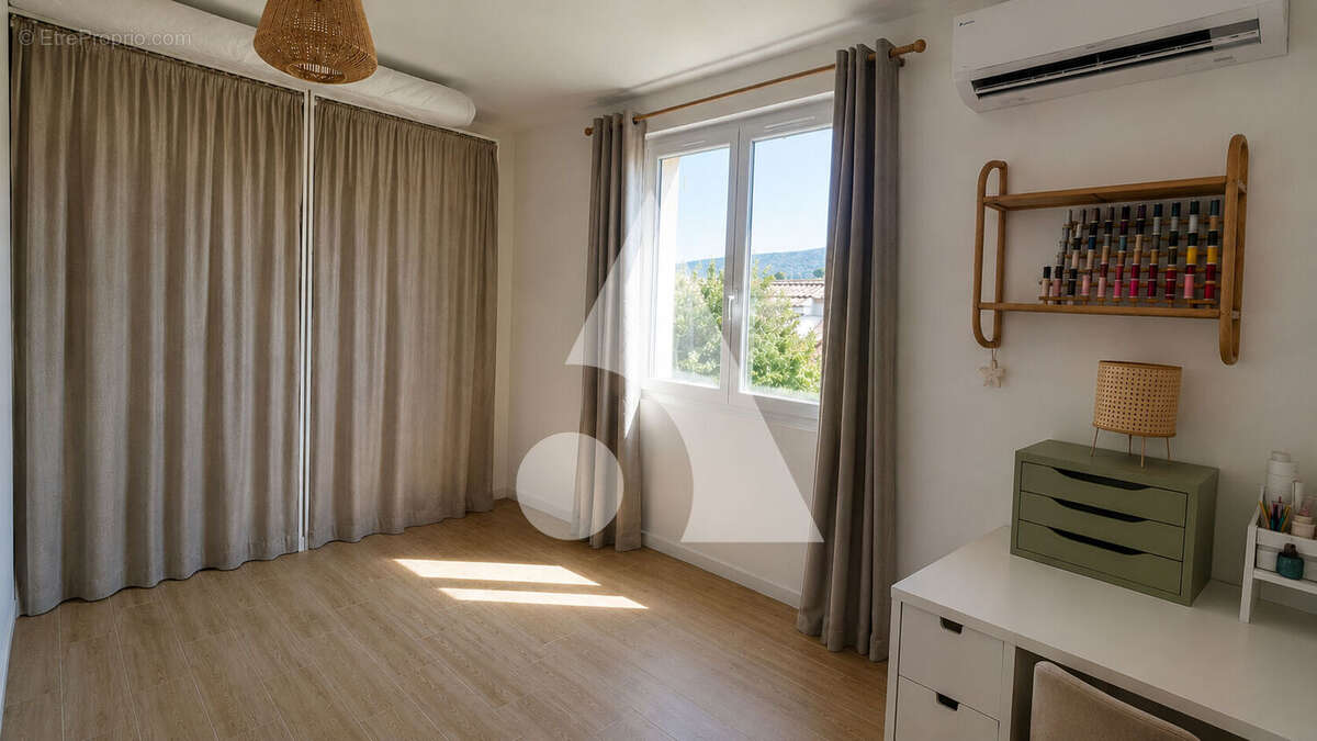 LAURIS  Maison d'en.154 m² hab +Véranda - atelier - Jardin de 590 m² avec piscine - photo 10