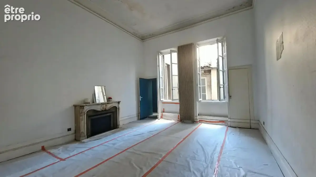 Bordeaux St Pierre T2 Bis de 65m2 - photo 5
