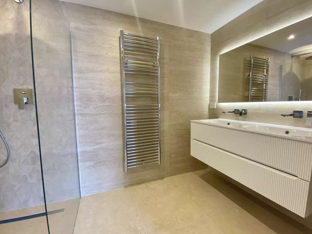 Appartement à ROQUEBRUNE-CAP-MARTIN