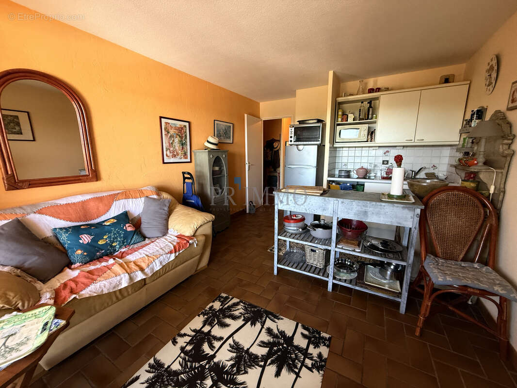 Appartement à ROQUEBRUNE-SUR-ARGENS