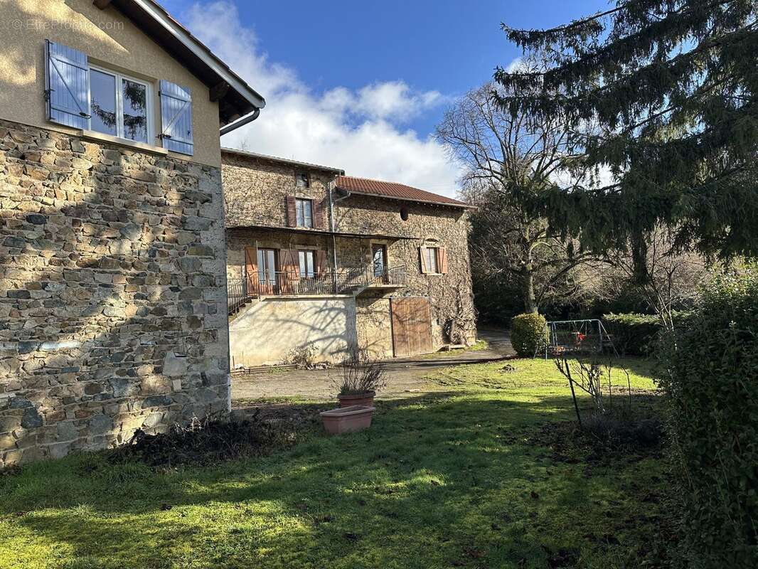 Facade Sud + façade location - Maison à BEAUJEU
