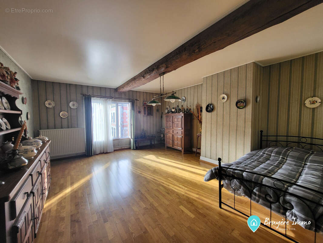 Appartement à AUBENTON