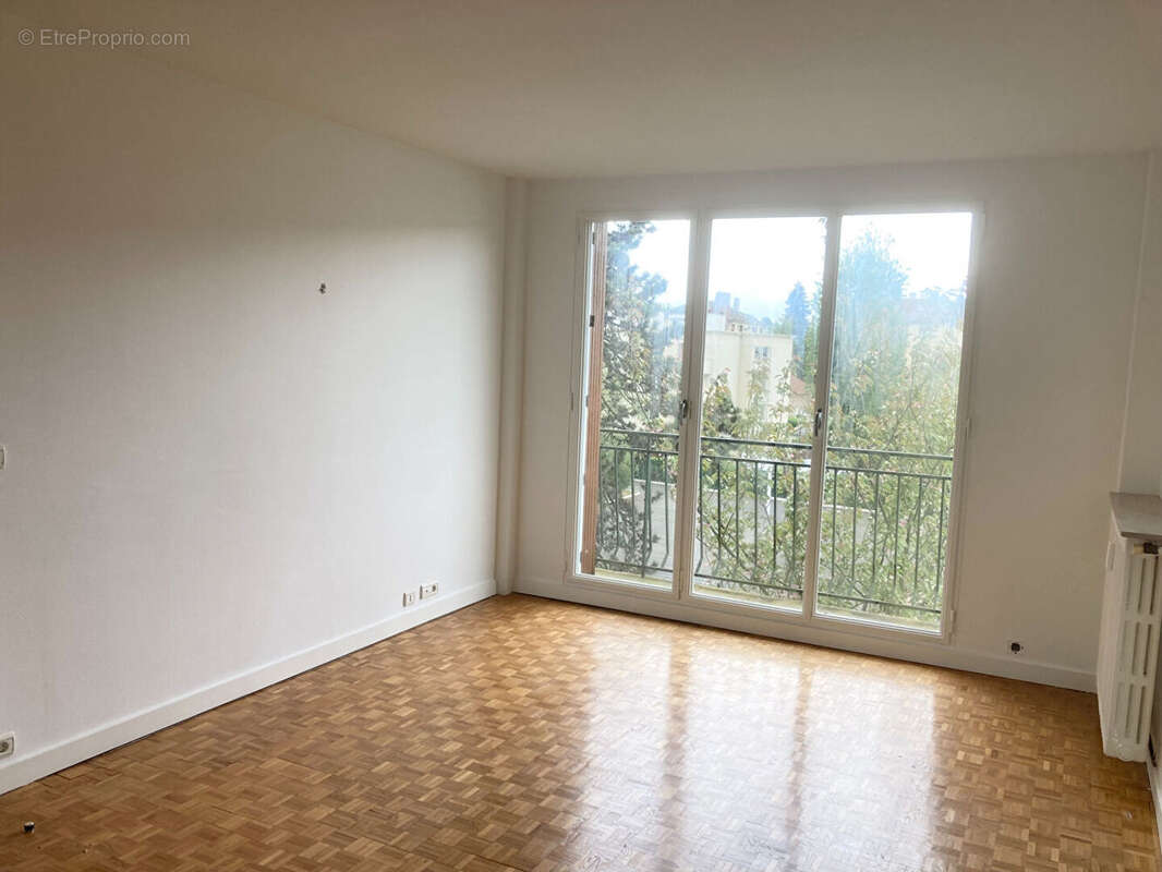 Appartement à ENGHIEN-LES-BAINS