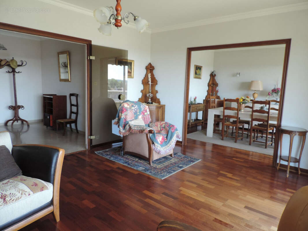 Dpt Ain (01), à vendre BOURG EN BRESSE, appartement T3 de 109 m² au sixième étage avec vue panoramique, balcon, cave et garage - photo 4