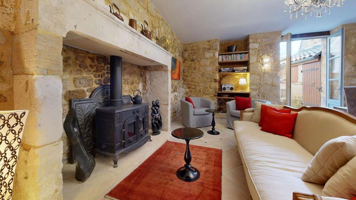 Maisondecaractereentierementrenoveedequatrechambre - Maison à SAINT-CYPRIEN