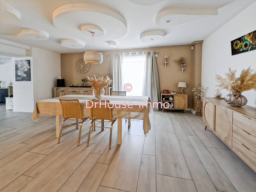 Maison à SALLES-ARBUISSONNAS-EN-BEAUJOLAIS