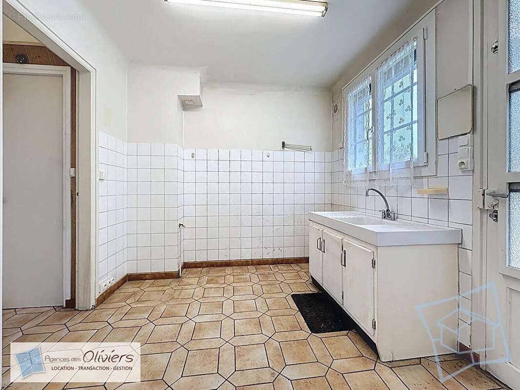 Maison Voisins Village - 68.22 m2 + Sous-sol Total et Atelier indépendant sur Terrain de 500m² - photo 7