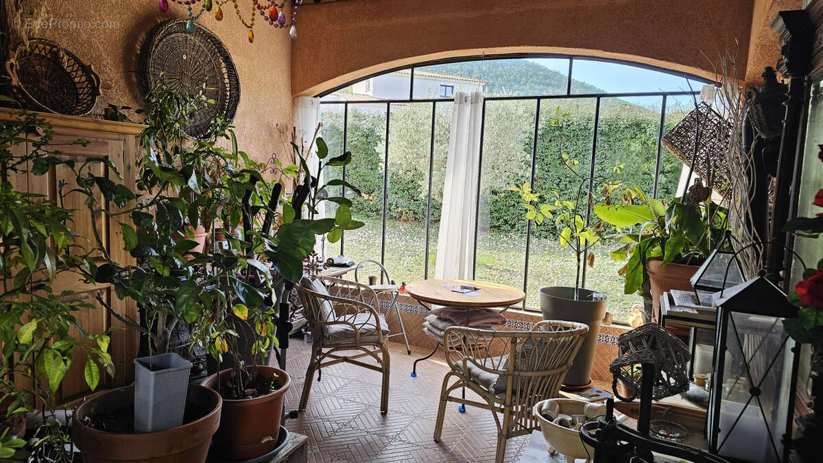 Maison à BAGNOLS-EN-FORET