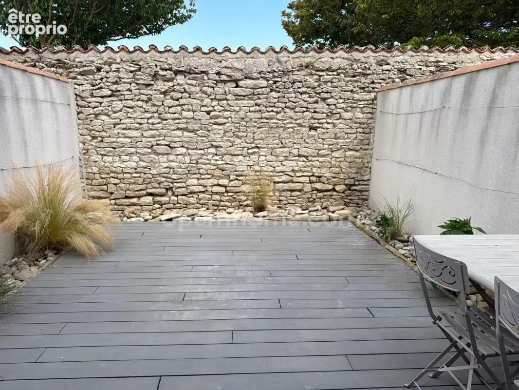 Appartement  avec extérieur clos de murs  au port de st martin de ré - photo 20