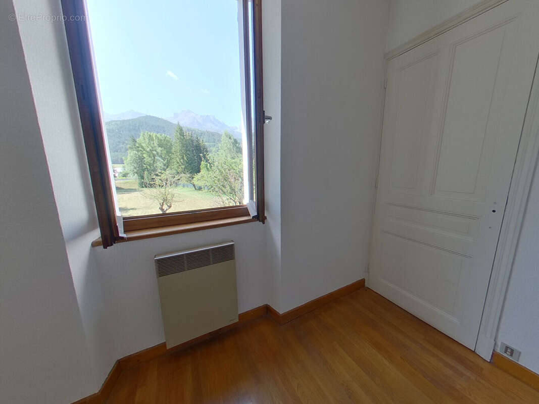 Appartement  6/7 pièces à rénover + jardin + caves - photo 10