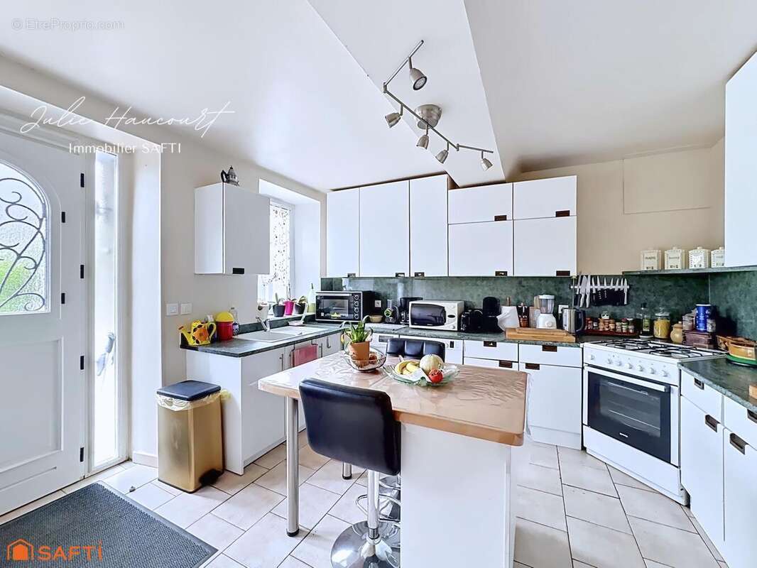 Maison 123 m² à Saint-Pierre-La-Vieille  - photo 2
