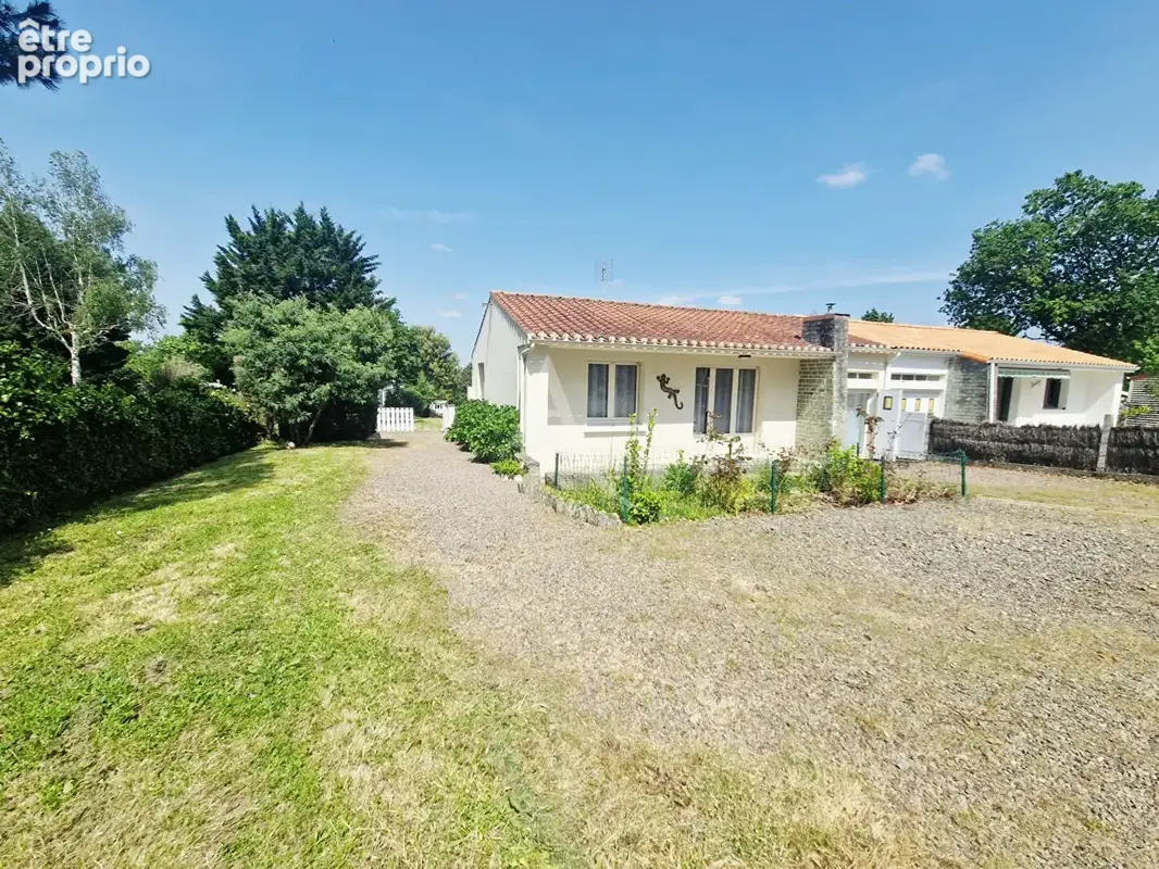 Maison La Chaize Giraud - photo 1