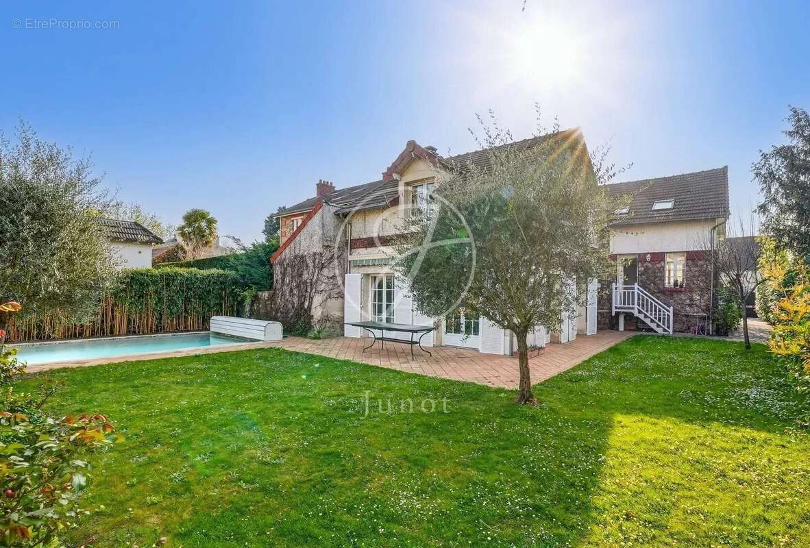 Maison à LE VESINET