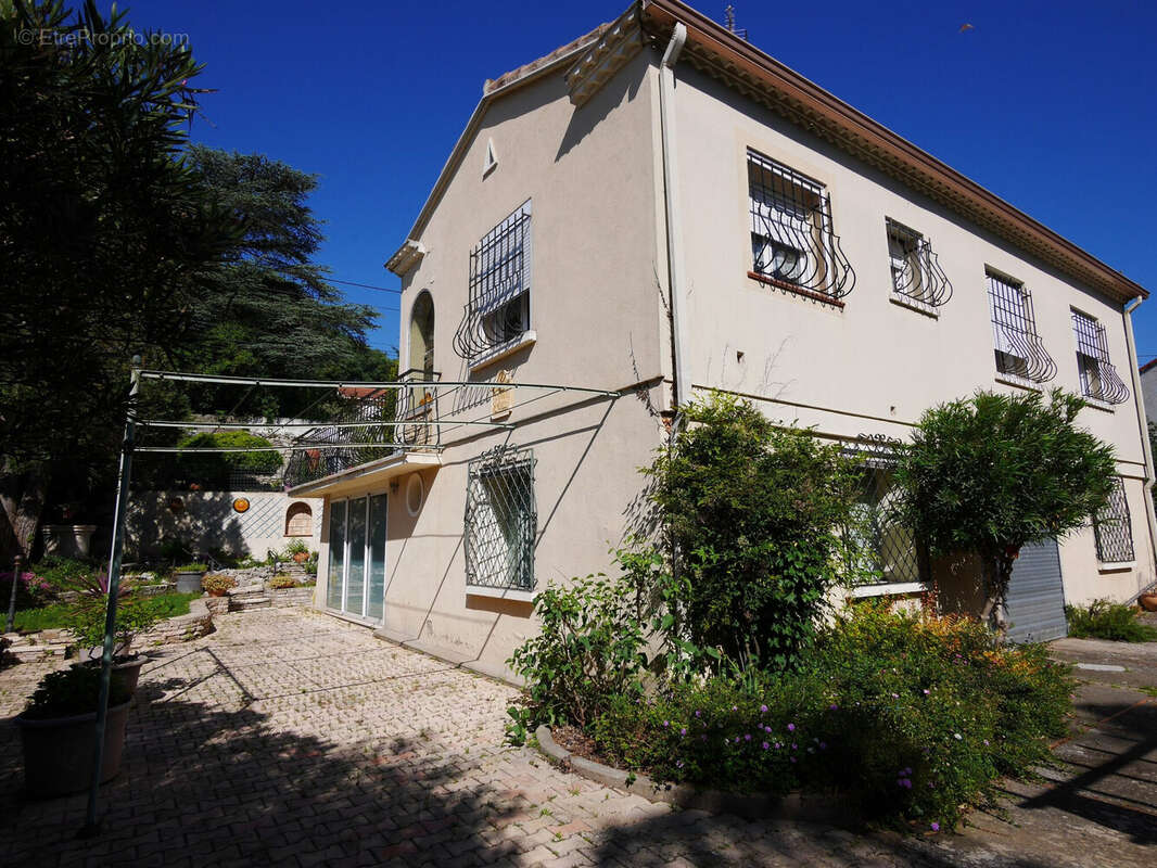 Maison années 60, facades  - Maison à NIMES