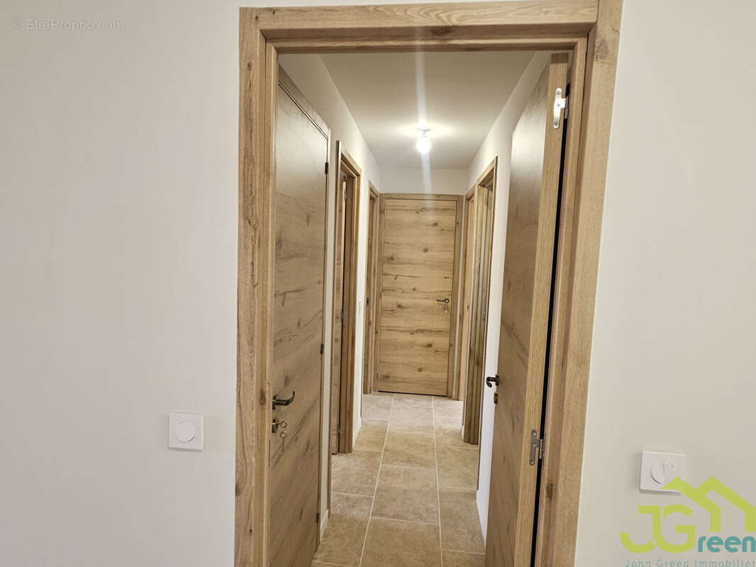 Appartement T4 entièrement rénové avec grande terrasse et parking privé - photo 5
