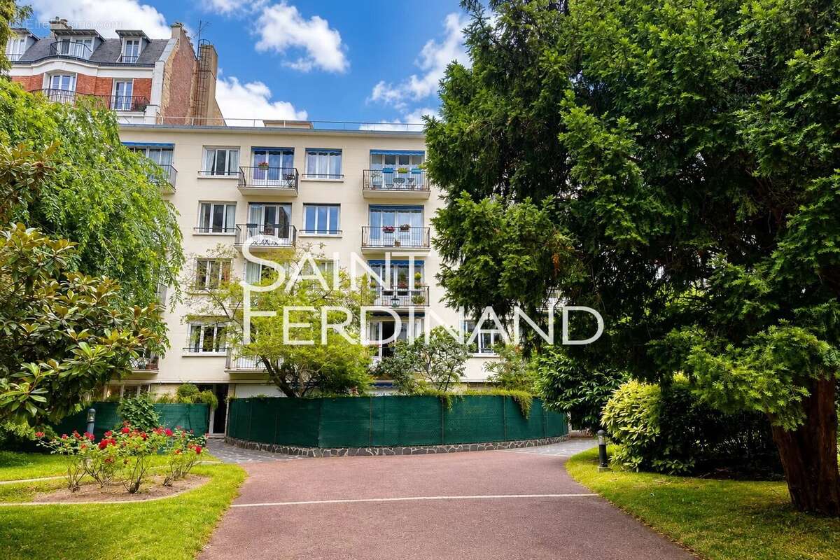 Appartement à NEUILLY-SUR-SEINE