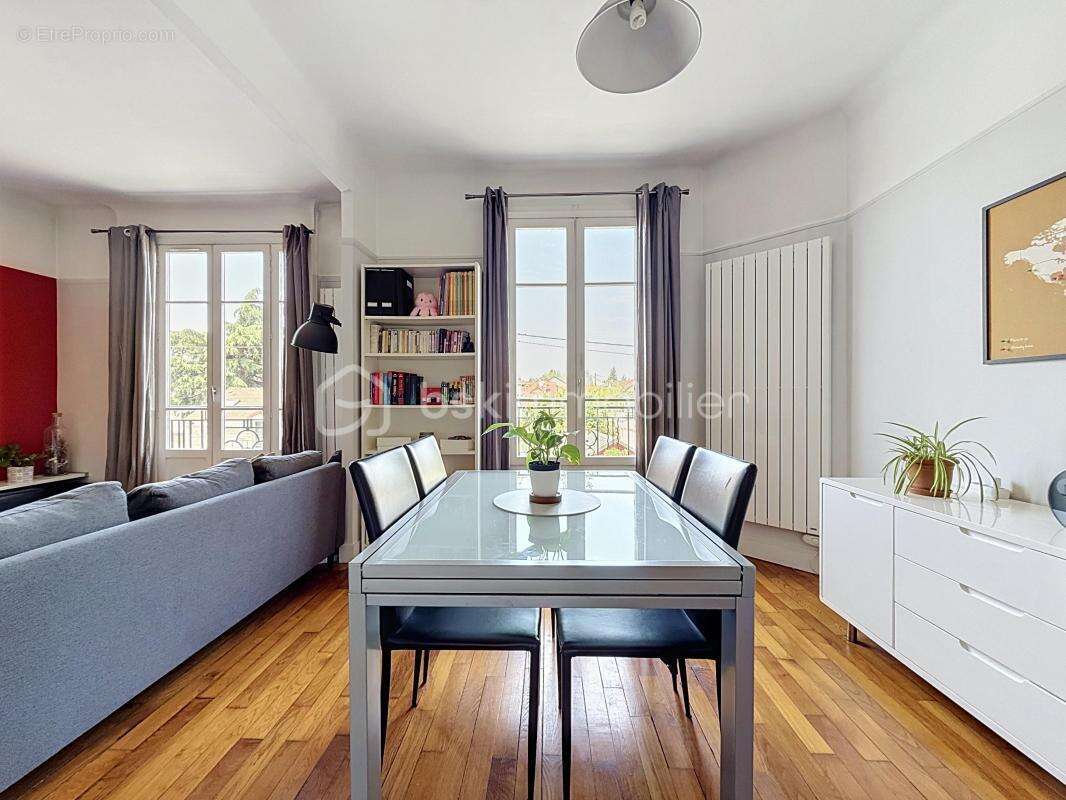 Appartement à LE MESNIL-LE-ROI