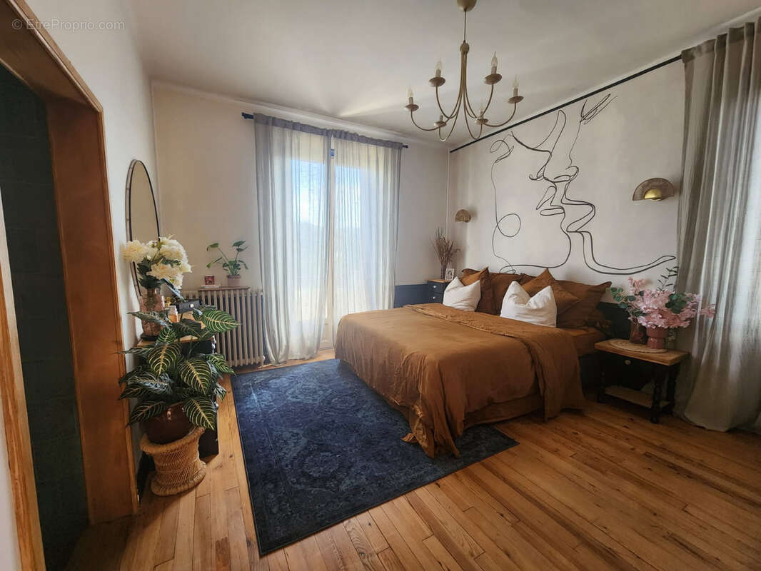 Maison à TERRASSON-LAVILLEDIEU