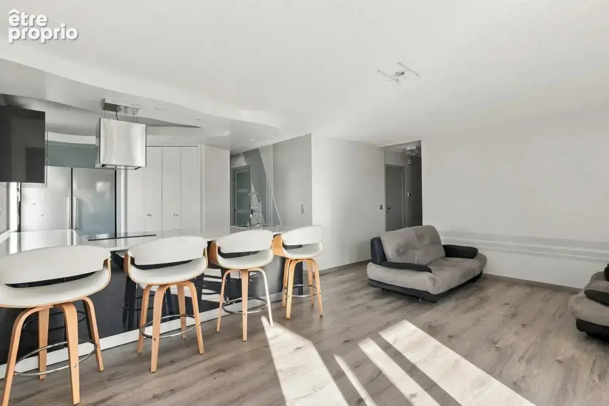 Appartement 4 pièces de 80 m² à Ville-la-Grand - Parking - Terrasse - photo 4