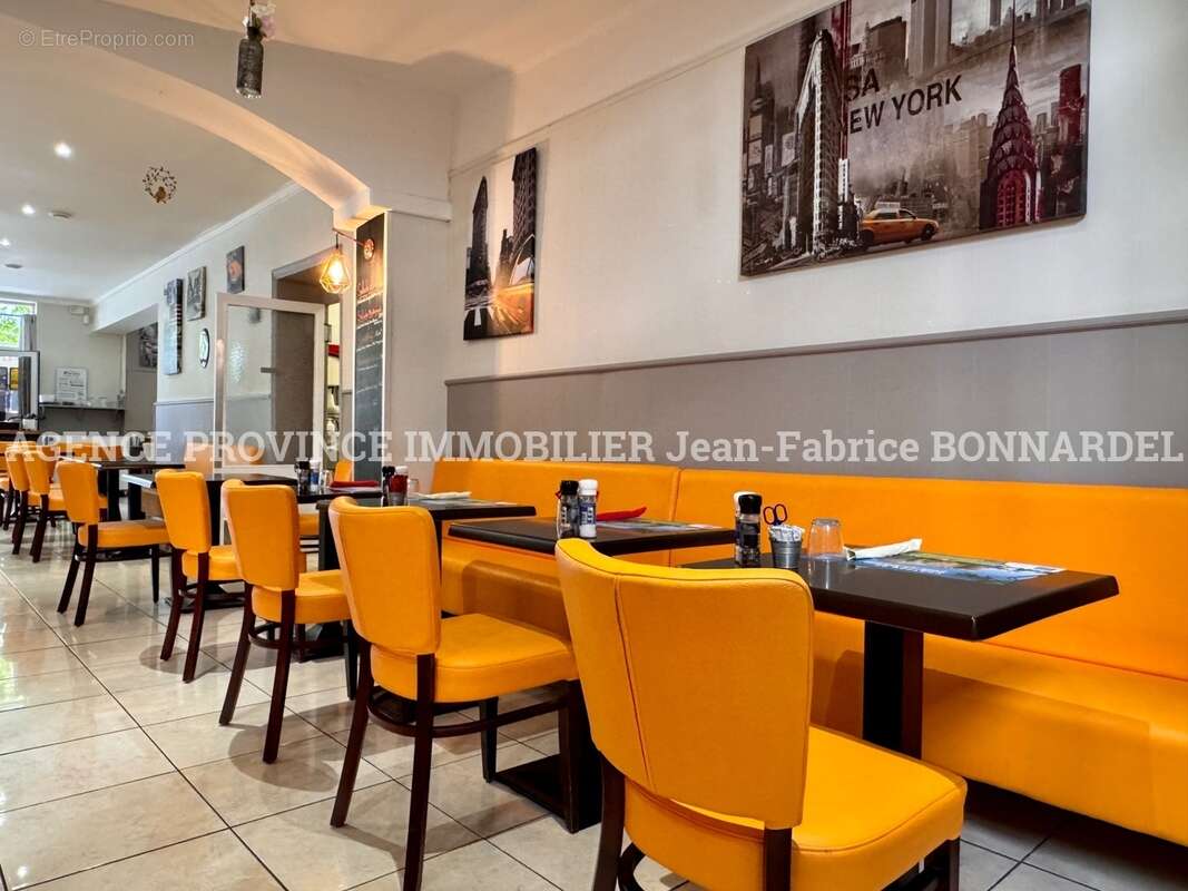 Commerce à SAINTE-CECILE-LES-VIGNES