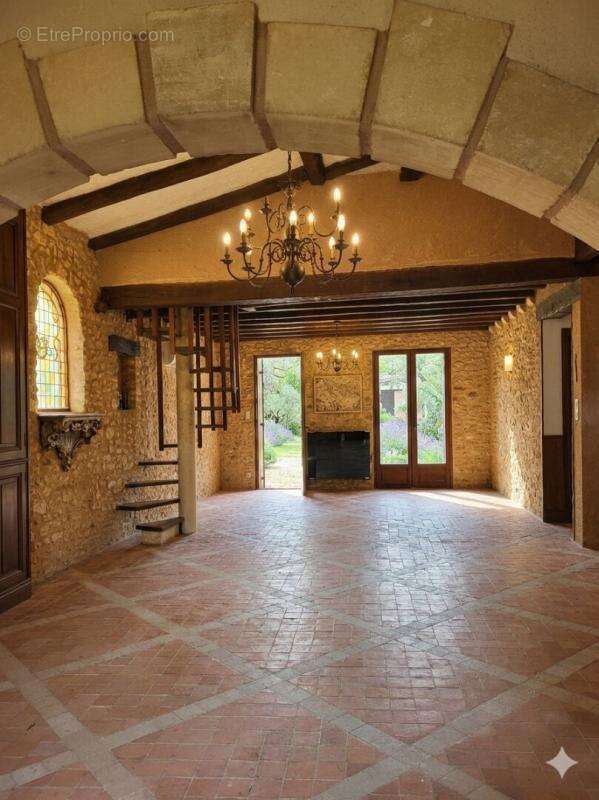 Maison à NOTRE-DAME-DE-SANILHAC