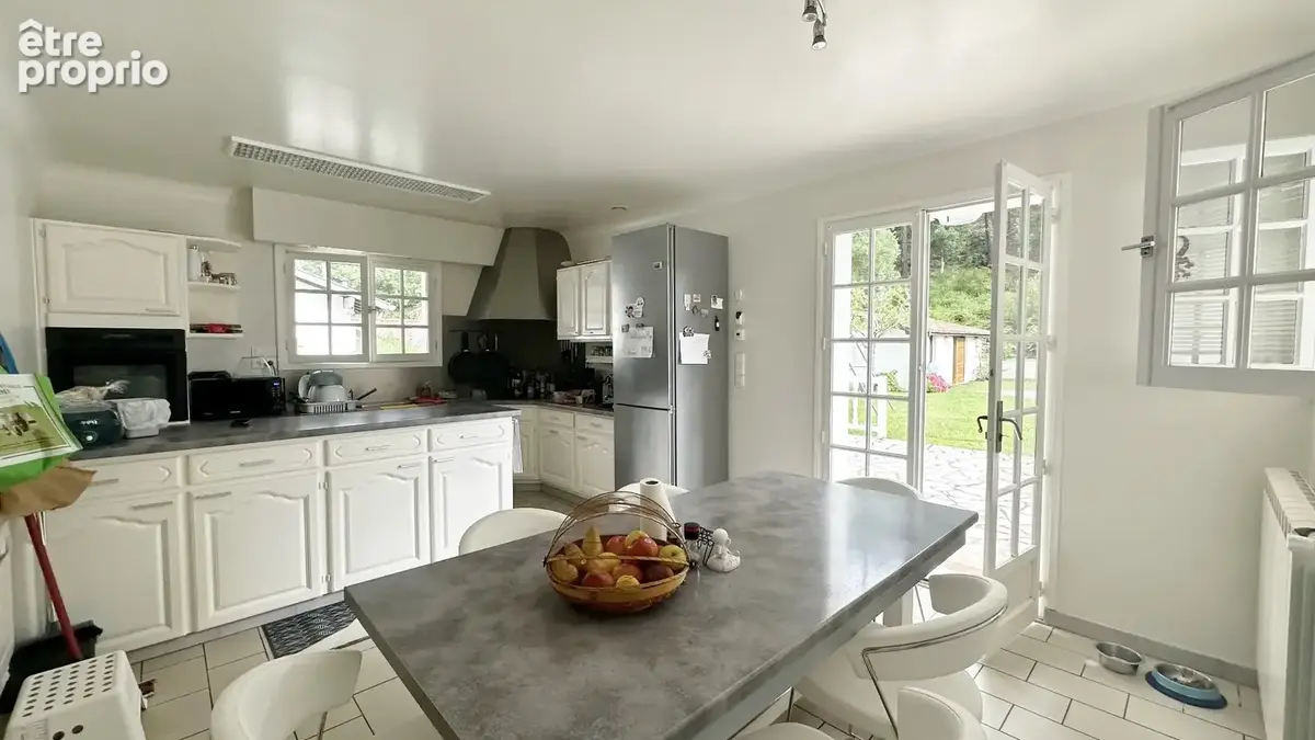 Maison landaise 220 m² avec piscine sur 3000 m²  7 pièces  calme absolu  sans vis-à-vis  fort potentiel - photo 12