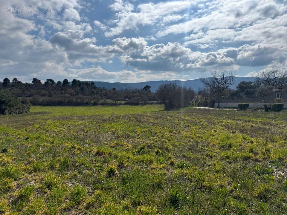 Terrain 1700 m² à Cereste  - photo 3