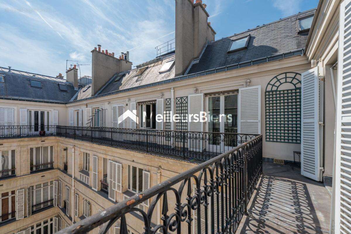 Une adresse emblématique au sein du Triangle d'Or  Duplex de réception signé Wilmotte - photo 11