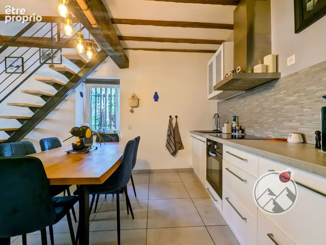 Centre ville d'Argelès-Gazost : maison de ville de caractère entièrement rénovée avec 2 chambres + mézzanine - photo 3