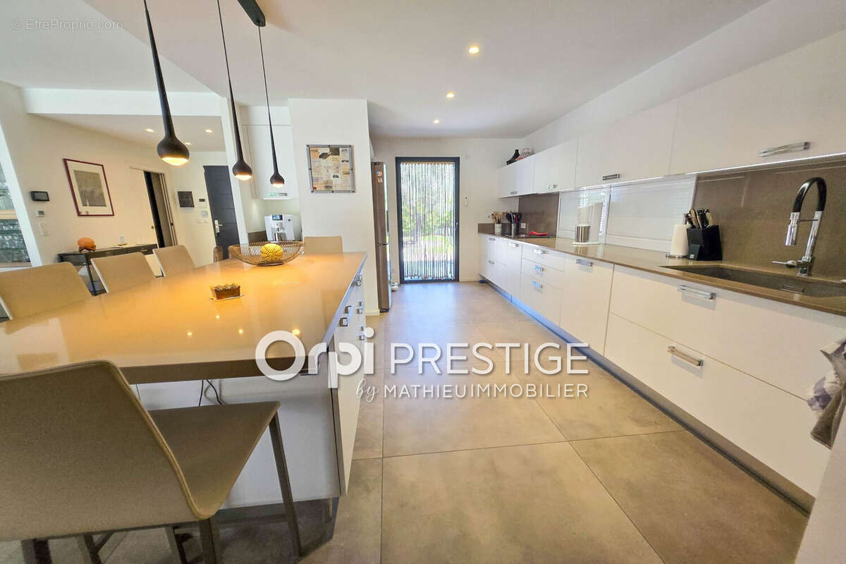 Maison 193 m² à Biot  - photo 6